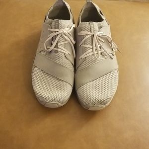 Size 13 Under armour tennis shoe